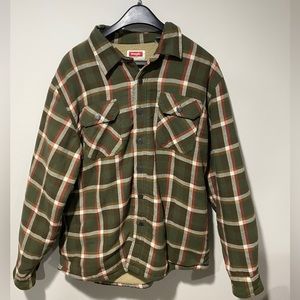 Wrangler Sherpa Lined Flannel Size: Large
